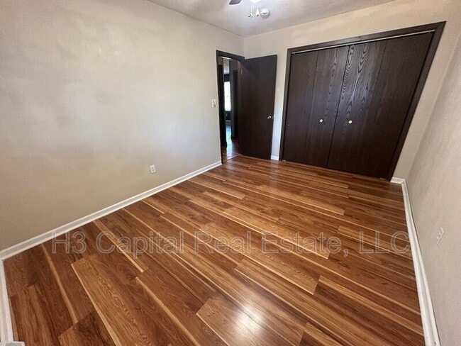 Building Photo - 109 E Poos Dr