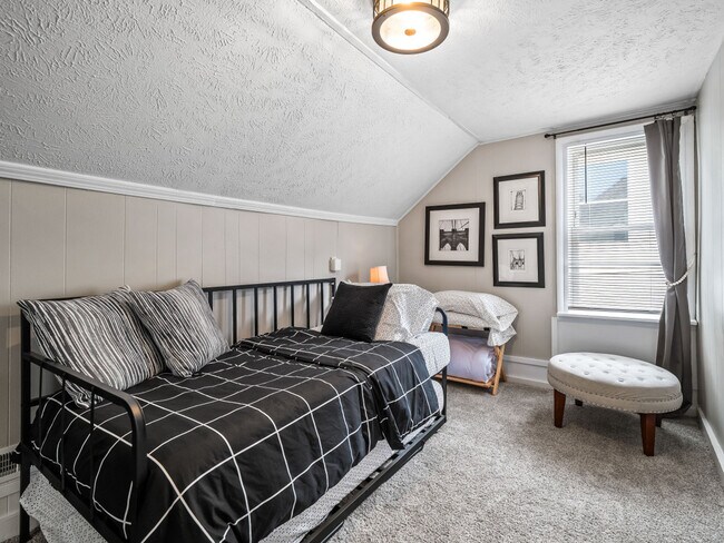 Building Photo - 971 Hayes Ave