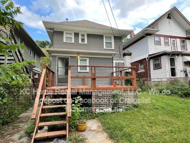 Building Photo - 3554 Genessee St