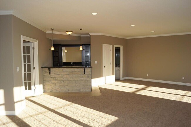 Building Photo - 1923 Lasso Cir