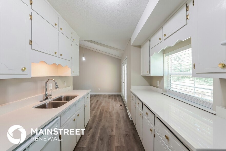 Building Photo - 5140 Willow Ridge Dr