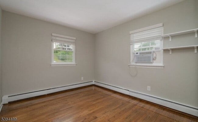 Building Photo - 83 Chestnut St