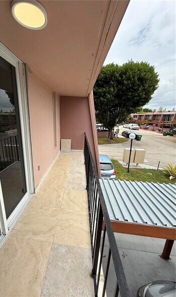 Building Photo - 6350 SW 139th Ct