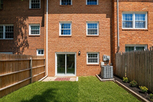 Building Photo - 14819 Smethwick Pl