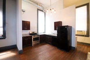 Building Photo - 1531 Elm St