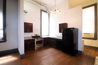 Building Photo - 1531 Elm St