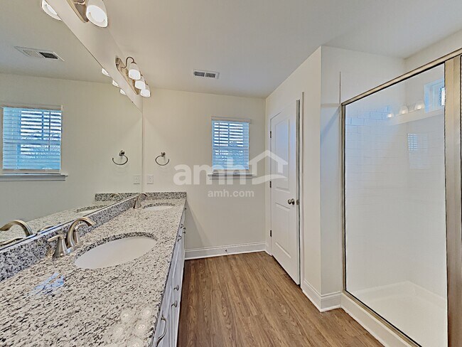 Building Photo - 308 Elmhurst Dr