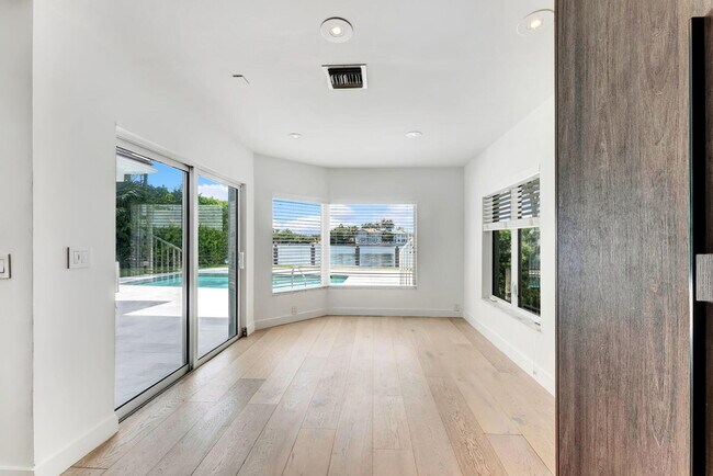 Building Photo - 1026 Seasage Dr