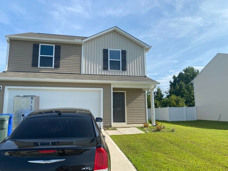 Building Photo - 427 Silo Ct