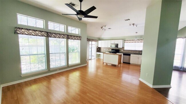 Building Photo - 201 Rio Vista Dr