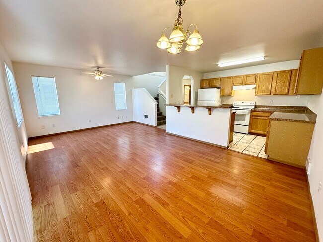 Building Photo - 2103 Yellowstone St