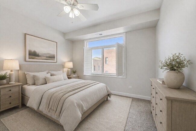 Building Photo - 680 N Green St