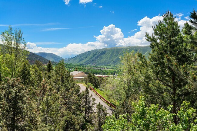 Building Photo - 121 Ridge Rd