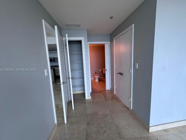 Building Photo - 601 NE 36th St