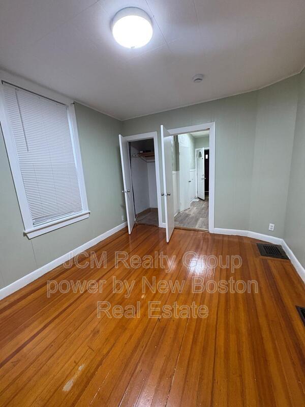 Building Photo - 144 Bloomingdale St