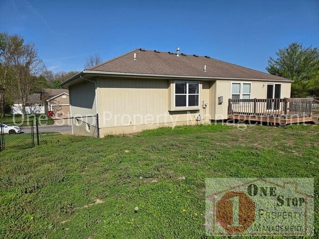 Building Photo - Spacious 3 bedroom/ 2.5 bath with a finished basement!!