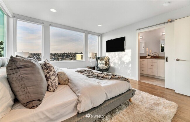 Building Photo - 2Bd/2Ba Seattle Townhouse