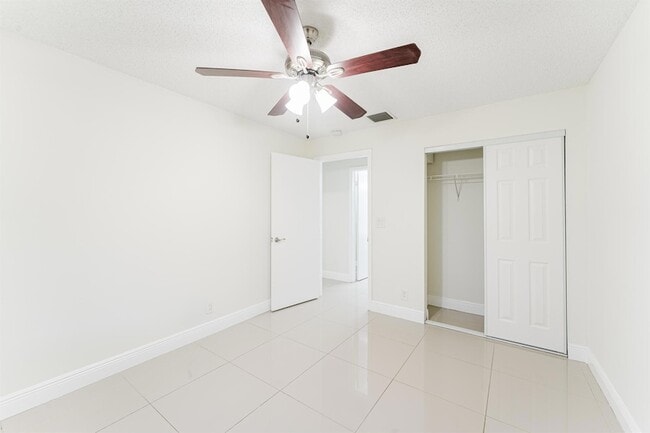 Building Photo - 1160 NW 15th Ave