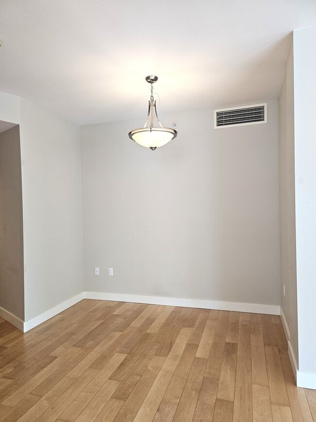 Building Photo - Beautiful Palazzo condo in the heart of downtown Bellevue!