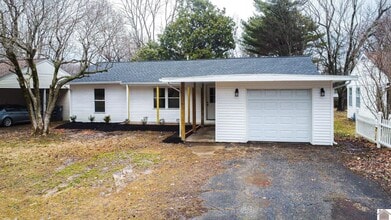 Building Photo - 148 Iroquois Dr