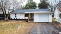 Building Photo - 148 Iroquois Dr