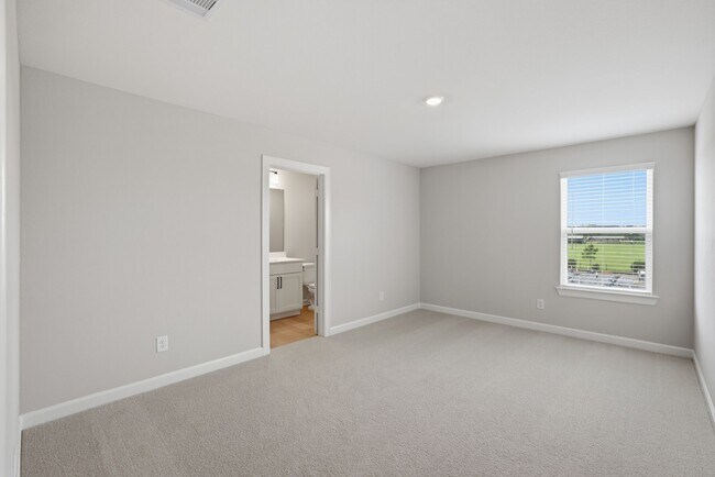 Building Photo - 3060 Sorrento Hl Dr