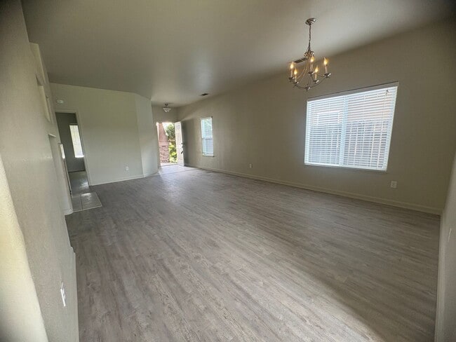 Building Photo - Nice 3-Bedroom House