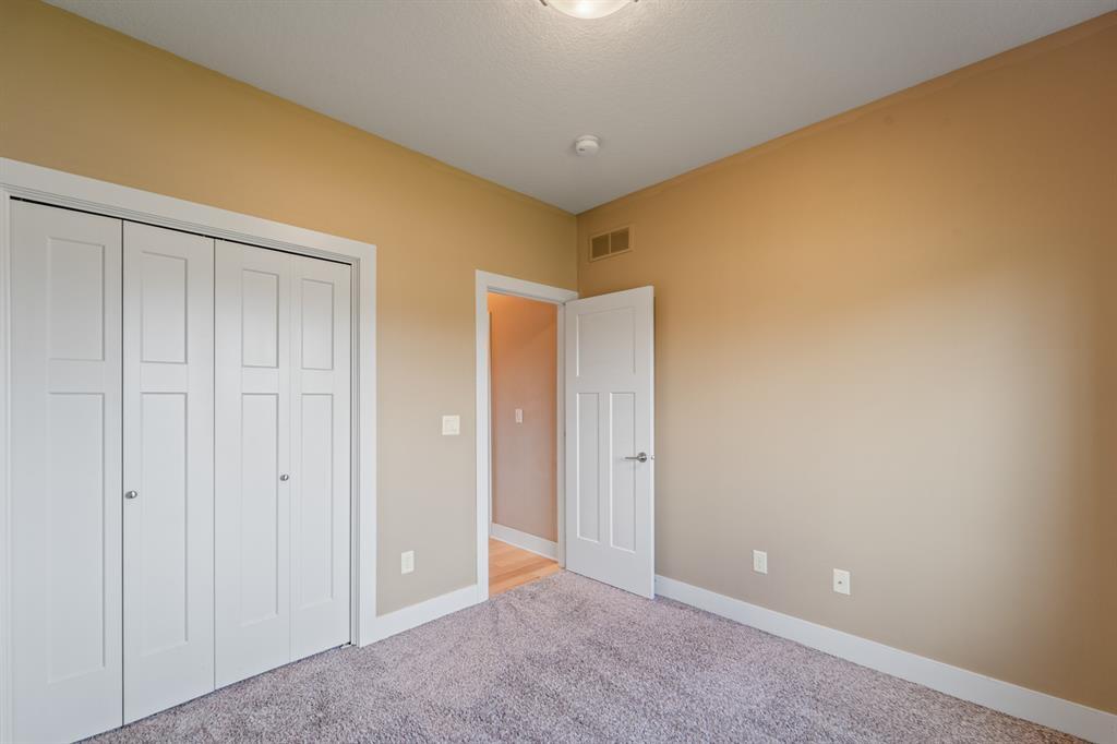 Front Bedroom - 916 NE Silkwood St