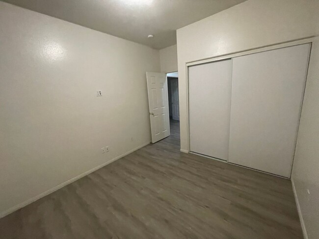 Building Photo - Hesperia- 3 Bedrooms, 2 bathrooms, New pai...