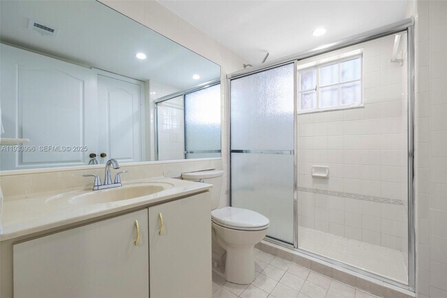 Building Photo - 2425 W 76th St