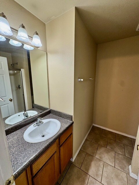 Building Photo - 1650 Willowbrook Dr