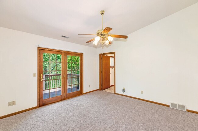 Building Photo - 151-163 E Jones