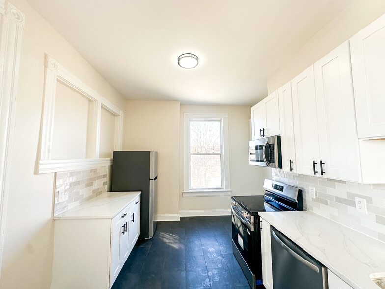 Building Photo - 3333 California Ave