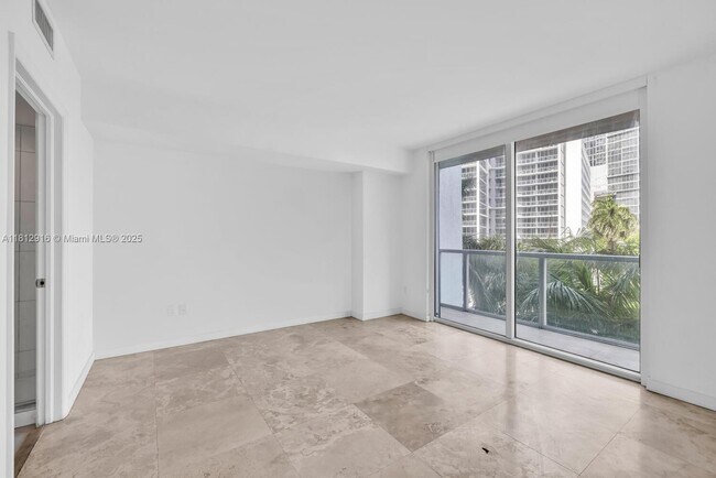 Building Photo - 500 Brickell Ave