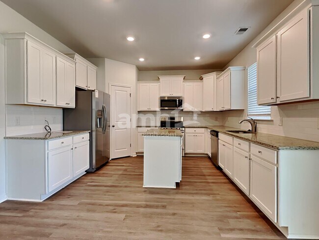 Building Photo - 517 Bush Dr