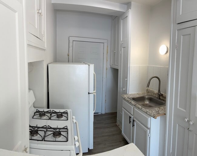 Building Photo - 3302 Kenilworth Ave