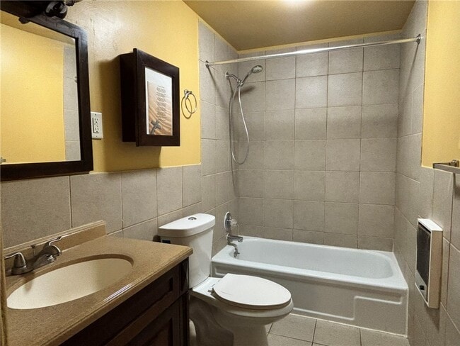 Building Photo - 223 Autumn Chapel Way