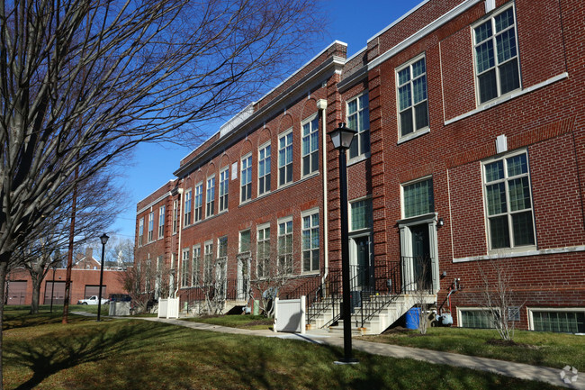 Primary Photo - Jefferis Square