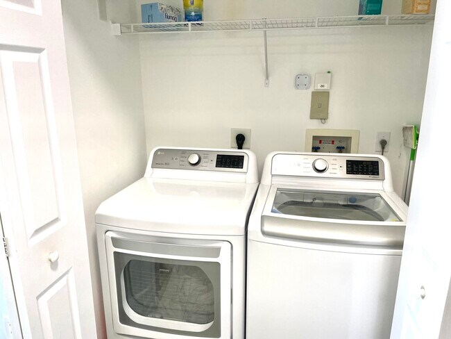 Building Photo - 616 Clearwater Park Rd