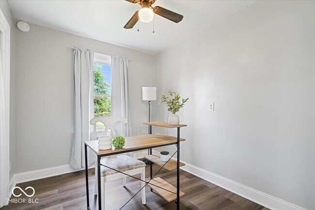 Building Photo - 606 E County Line Rd