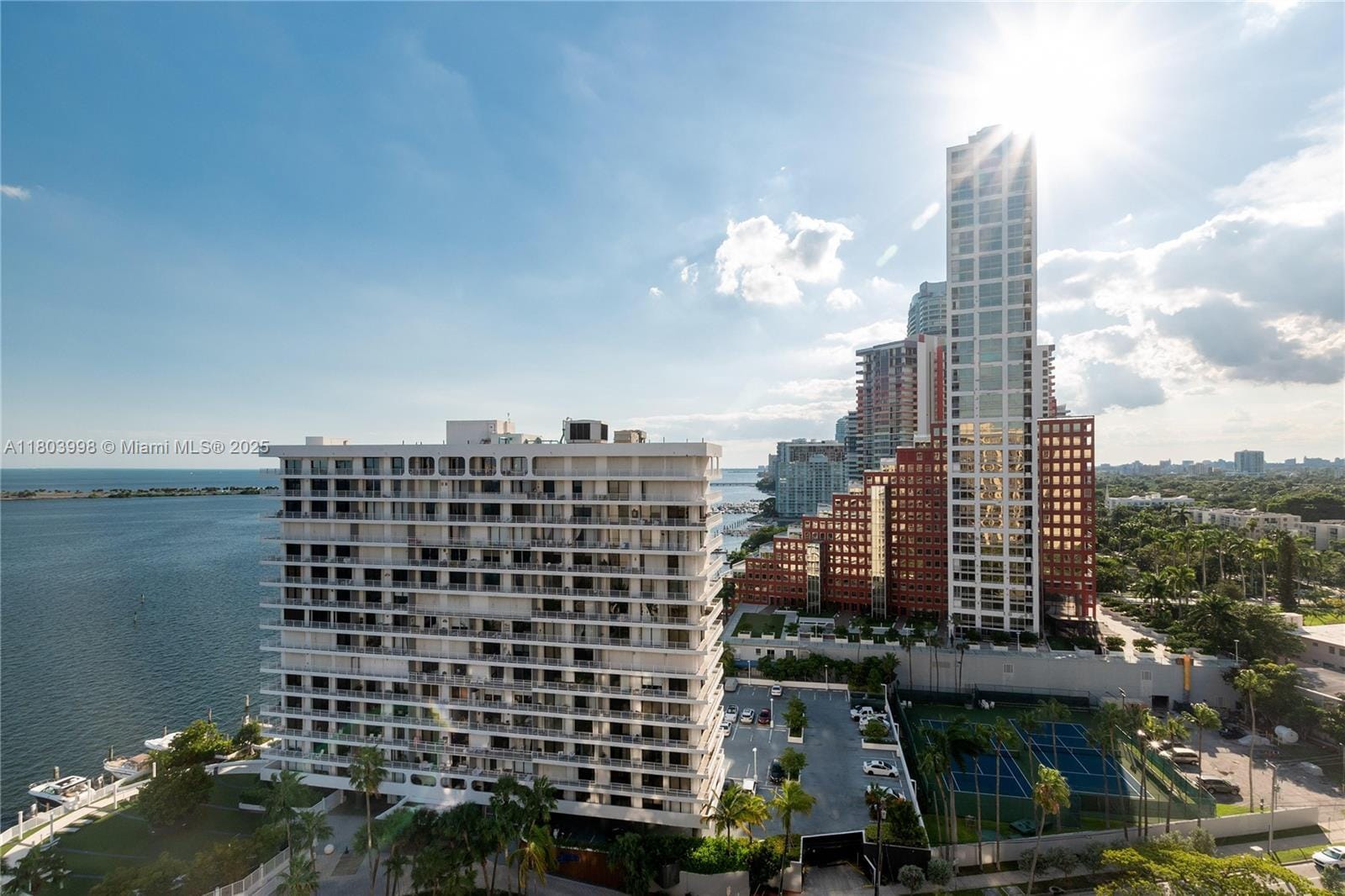 Building Photo - 1450 Brickell Bay Dr