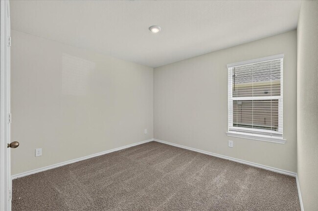Building Photo - 728 Orchid Wy