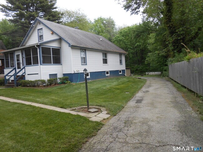 Building Photo - 240 Derby Ave