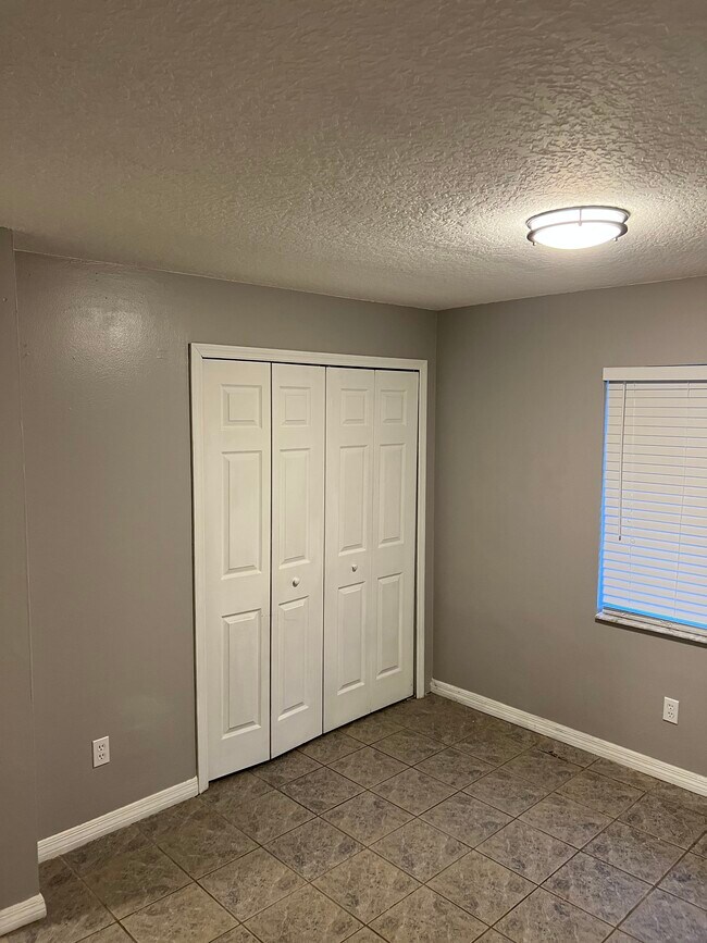 Building Photo - 10128 Portale Ave