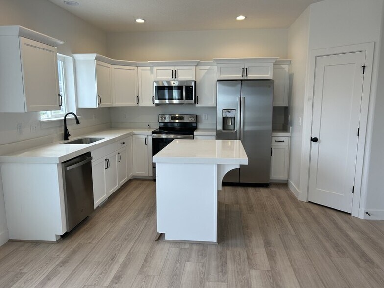 Building Photo - 4514 E Silver Moon Dr