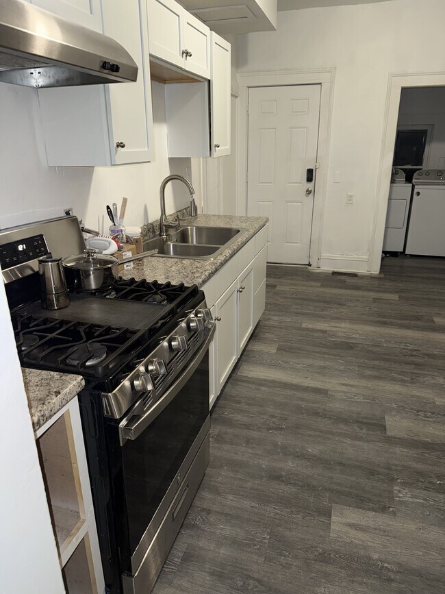 Building Photo - 1247 Selma Rd