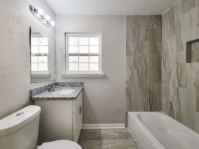 Building Photo - 4119 Holloway Dr
