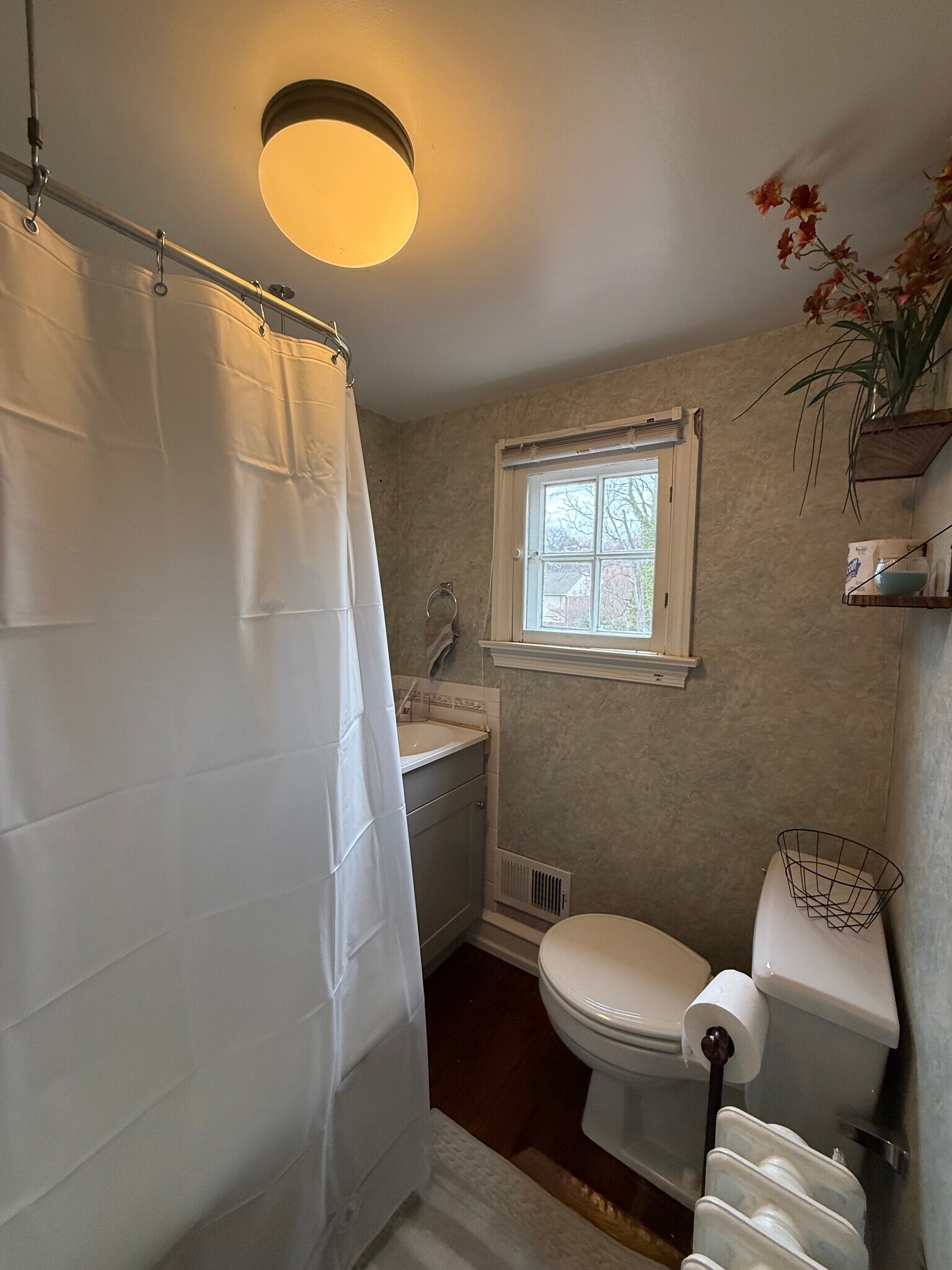 Attic Full Bathroom - 1358 Indian Creek Dr