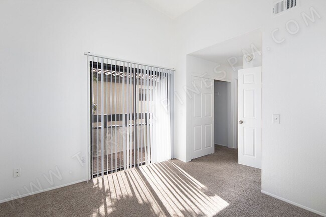 Building Photo - OPEN HOUSE: 10/25 3-4PM ~ 3BR/2.5BA PB Tow...