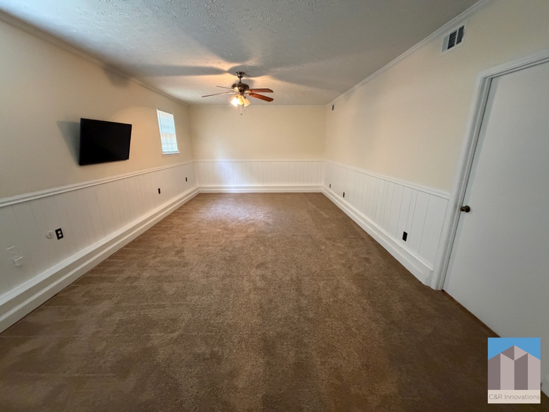 Building Photo - 734 Marthas Dr